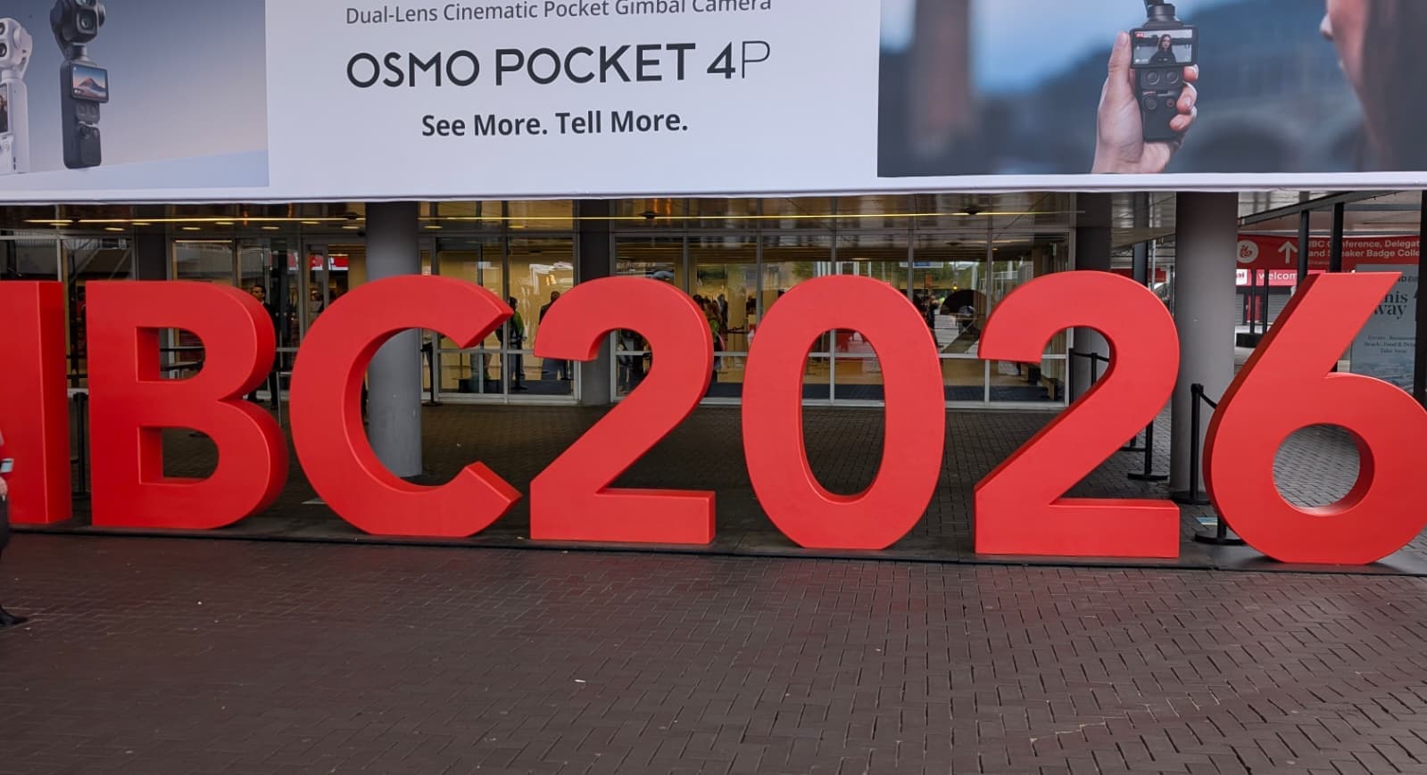 Das große IBC2026-Schild am Eingang des RAI Amsterdam